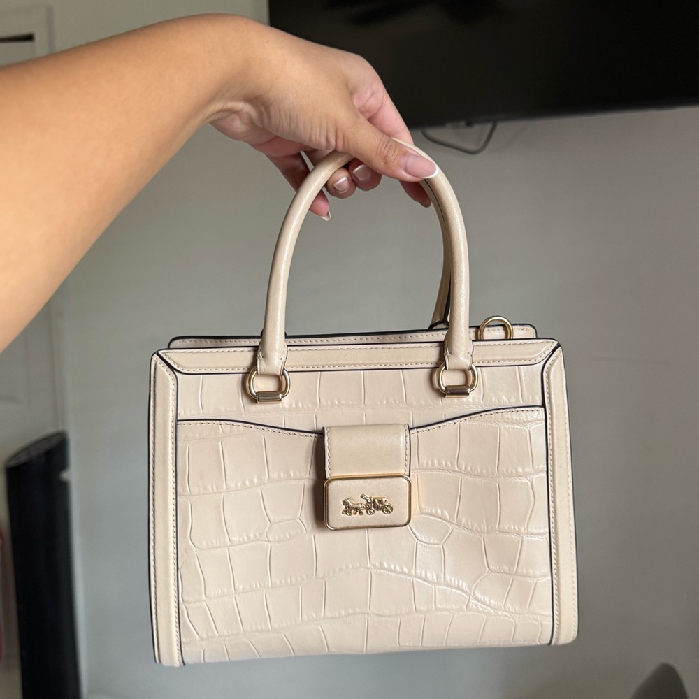 Ivory grace carryall coach bag🤍